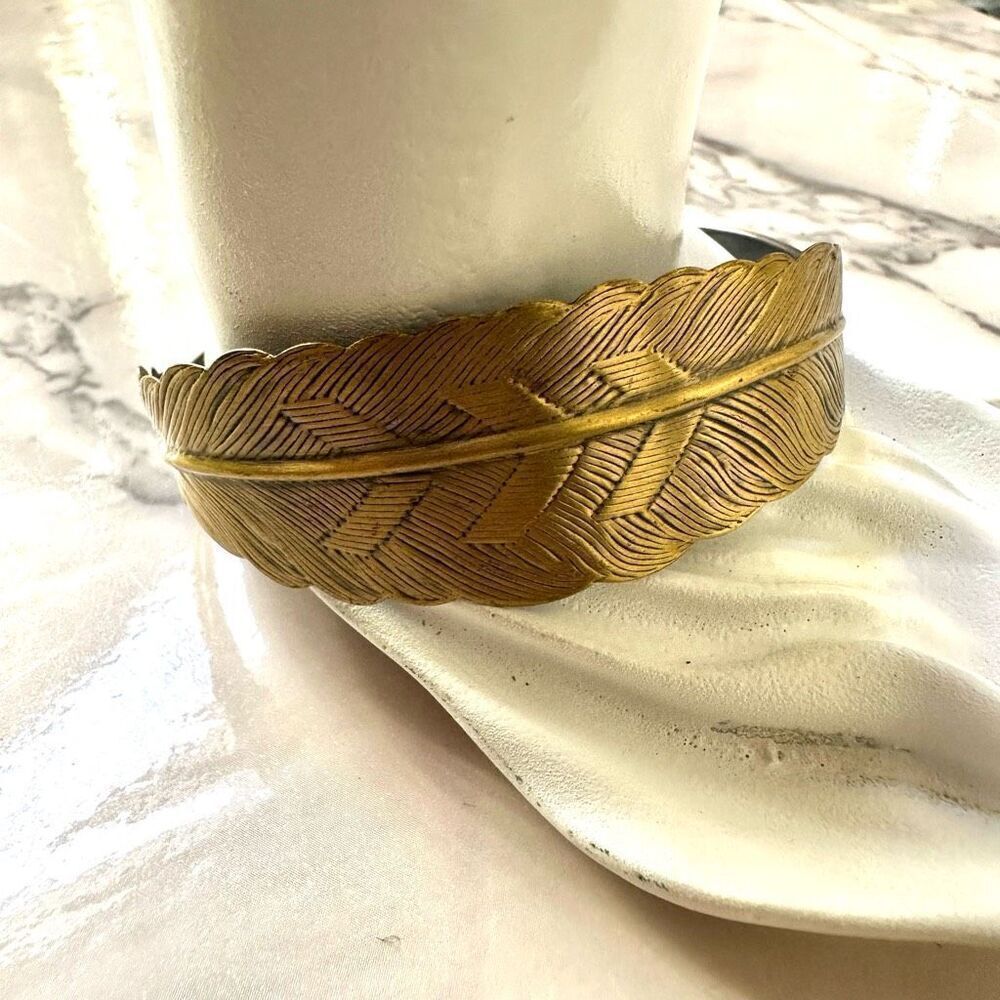 Gold tone feather bracelet - Picture 9 of 10